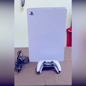 Ps5 console comes with controller and cord apple pay only accepted